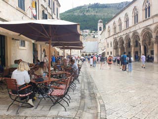 Chorvátsky Dubrovník vstupuje do vrcholnej turistickej sezóny s neistotou