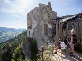 Päť magických hradných zrúcanín na Slovensku, ktoré musíte navštíviť ešte toto leto