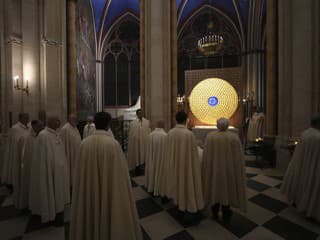 Do katedrály Notre-Dame sa vrátila tŕňová koruna Krista, uvidíte ju však len raz mesačne