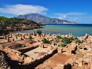 Mesto obývané bohmi: Ruiny Tipasy ležia medzi modrým morom a zlatistými plážami