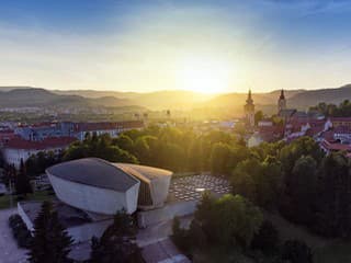 Slovenské národné povstanie a jeho hrdinovia: Objavte miesta, kde sa písali naše dejiny