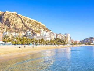Alicante je perlou Costa Blancy. Lietajú tam od nás až dve aerolinky