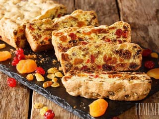 Recept na letný brioškový koláč z čerešní, marhúľ a mandlí: Podávajte ho so smotanou alebo crème  fraîche