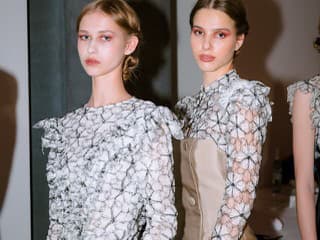 Plesová sezóna 2026: Návrhárka Veronika Kostková prezradila, aké sú trendy a kam sa móda uberá