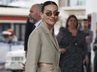 Trend old money summer ovládne leto 2026: Takto ho viete hravo implementovať do svojho šatníka
