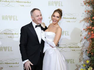 Andrea Verešová opäť potvrdila status módnej ikony: Na Česko-slovenskom plese žiarila, doma jej rastie priama konkurencia