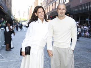 Nový muž Katie Holmes nie je žiadny hollywoodsky herec. Toto je 39-ročný zajačik, do ktorého sa zamilovala
