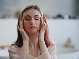 Funguje lepšie ako botox: Kombinácia týchto tvárových cvikov robí zázraky na počkanie