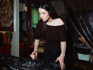 Z móla rovno za DJ pult: Modelka Sofia Žiaková žije medzi Rímom, módou a hudbou