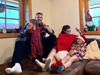 Najkrajšie rodinné momenty známych Sloveniek počas Vianoc: Dara Rolins v snehovej rozprávke, Diana a Janko Ďurica na horách