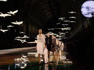 CHANEL Jar/Leto 2027 oslavuje ženskosť a slobodu. Toto sú kúsky, o ktorých sa bude hovoriť