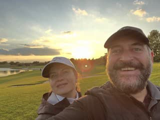 Vilo z Dunaja ako ho nepoznáte: Herec Martin Mňahončák ukázal rodinu, jeho dcérky sú ako malé princezné