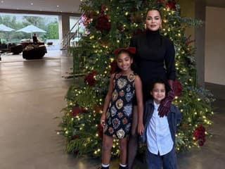 Vianočné rozprávkovo u Kardashianiek: Každý rok ohurujú fanúšikov magickou výzdobou, tento rok stavili na toto