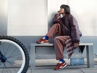 Street style inšpirácie ktoré musíte vidieť a ktorým kraľuje pohodlná a šik dámska športová obuv