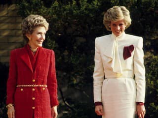 Princezná Diana ako dokonalá múza sviatočnej módy: Od zimných kostýmov, cez večerné róby až po sveter