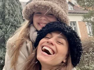 Doktorka Hanzelová je späť v Sľube, návrat priniesol nečakané emócie: Adriana Novakov má doma nádhernú dcéru, ktorá gény nezaprie