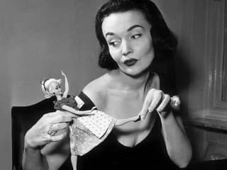 Ikonická Barbie oslavuje 67 rokov: Od ideálu krásy k reálnym ženám, ktoré sa okrem vzhľadu zaujímajú o rôzne profesie