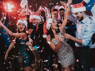 Ako sa obliecť na firemný večierok, aby ste nepôsobili 