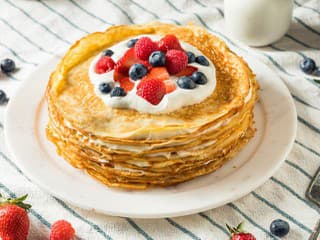 Palacinkový koláč s citrónom a mascarpone: Dajte klasickým palacinkám trocha imidžu