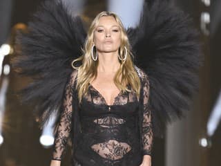 Victoria's Secret show sa vrátila: Kate Moss hviezdila na móle s dcérou, objavila sa aj plus size modelka Ashley Graham