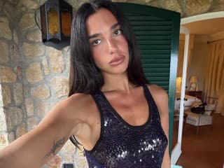 Ženy kopírujú beauty a fitness rutinu Dua Lipa: Na toto stavila aby sa dopracovala k dokonalej figúre a pleti bez vrások