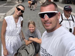 Babyboom v slovenskom šoubiznise 2026: Futbalista Ján Ďurica očakáva tretí prírastok, rovnako Barbora Krajčírová