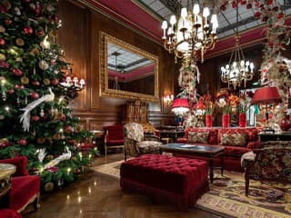 Vianočná atmosféra, ktorá vás vtiahne: 3 hotelové X-mas spoty, ktoré udávajú sviatočný trend