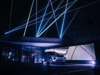 Luxus na štyroch kolesách na hrade: Porsche zažiarilo ako generálny partner Beauty Ballu