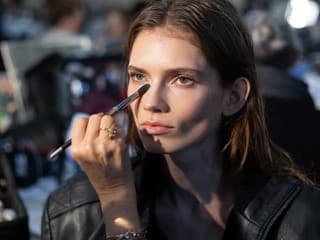 Make-up po 35-ke má iné pravidlá: Týchto päť chýb zvýrazní vrásky a tvári zbytočne pridá roky