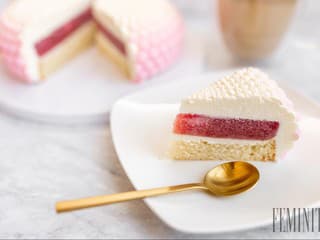 Malinovo-ružová mramorová torta: Vychutnajte si ju so sirupom aj crème fraîche
