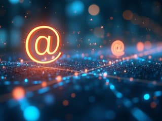 Každý, kto má mobil alebo e-mail, je v ohrození: Podvody lámu rekordy a útočia sofistikovanejšie než kedykoľvek predtým!