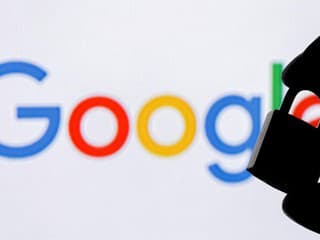 Vaše súkromie v koši: Nová funkcia Google automaticky sťahuje vaše fotky a hlasové záznamy na tréning AI