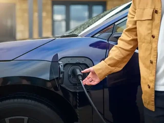 Zlomový december 2025: Elektromobily prvýkrát v histórii v Európe porazili benzín