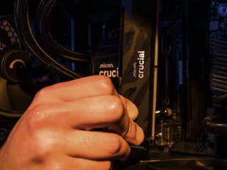 Cenové peklo sa zhoršuje: Obľúbená značka Crucial končí, na vine je umelá inteligencia