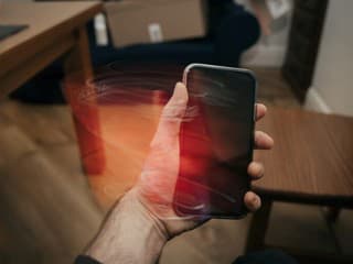 Ako rýchlo (ne)zničiť svoj smartfón? Vyhnite sa týmto 12 toxickým zlozvykom