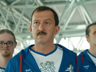 Tommy Shelby musel nečakane ustúpiť. Ktorá komédia momentálne valcuje náš Netflix?