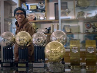 Futbalový kráľ na vrchole: Slovenský Netflix ovládol nový dokumentárny hit a mrazivý horor