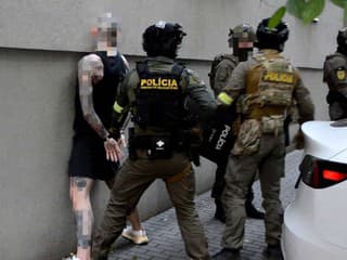 Veľká policajná razia: Vo väzbe skončil aj známy slovenský SPEVÁK! Šokujúce ZISTENIA, podvody za milióny eur
