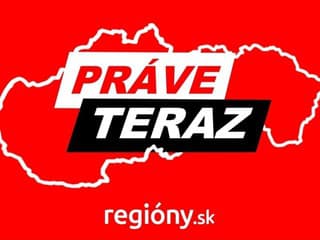 VIDEO DESIVEJ NEHODY Auto vpálilo do stĺpa pri autobusovej zastávke! Hlásia zranenia, cesta je neprejazdná