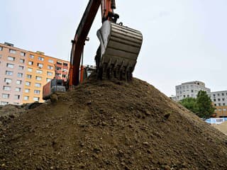 V Kremnici otvorili 26 nových nájomných bytov v bývalom internáte – projekt podporil ŠFRB