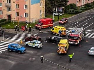 AKTUÁLNE HROMADNÁ NEHODA v meste: Vyslali viaceré sanitky, hlásia ranených! Prvé FOTO z miesta nešťastia