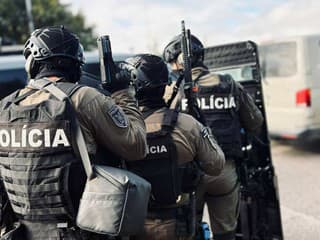 AKTUÁLNE Na škole zasahuje množstvo policajtov: Počuť aj výbuchy. Vieme, čo sa deje