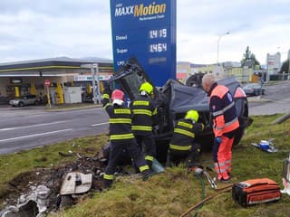 BRUTÁLNA TRAGÉDIA na Vianoce: Z auta ostal iba šrot, fatálne následky.  Mrazivé FOTO nešťastia