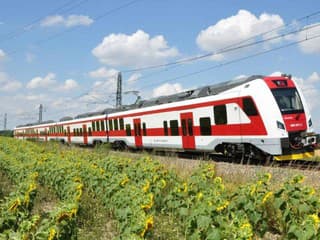 Skrat vo vlaku pri Šenkviciach: Privolali hasičov, podozrenie na požiar sa nepotvrdilo