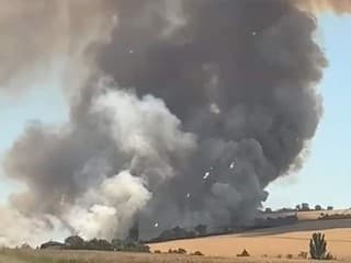 AKTUÁLNE VYPUKOL VEĽKÝ POŽIAR Nad mestom sa valí obrovský dym! Desivé VIDEO a FOTO, vyslali hasičov
