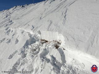 Vo Vysokých a Západných Tatrách napadlo až 25 cm snehu, platí lavínové varovanie