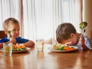 Keď deti odmietajú zeleninu: Ako spraviť jedlo, ktoré nie je trest