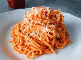 Lacný študentský obed ktorý zvládne pripraviť každý: Špagety s kečupom