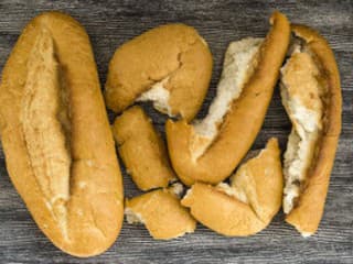 Ako vrátiť život tvrdému pečivu a čo s ním, ak už naozaj preschlo