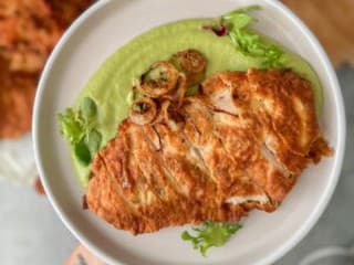 Kuracie rezne v cestíčku s hráškovým pyré: recept na ľahký obed